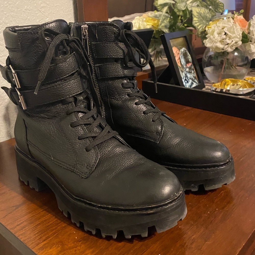 Size 9 Boots in Black